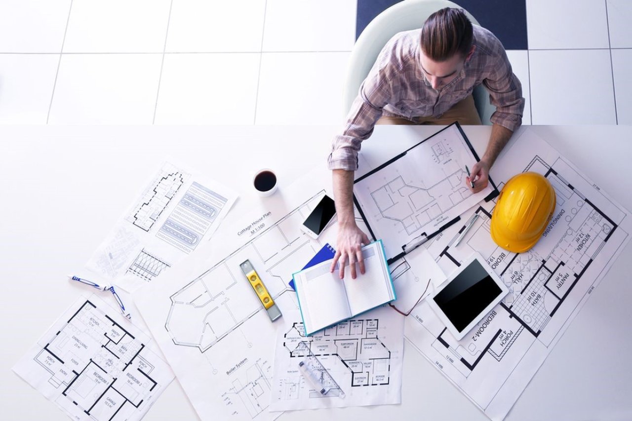 Konsultasi dengan Arsitek Profesional